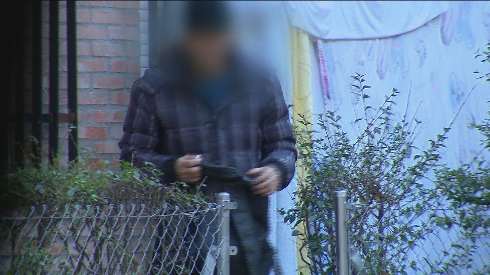 Venta de droga tras una sábana en Las Aguilas
