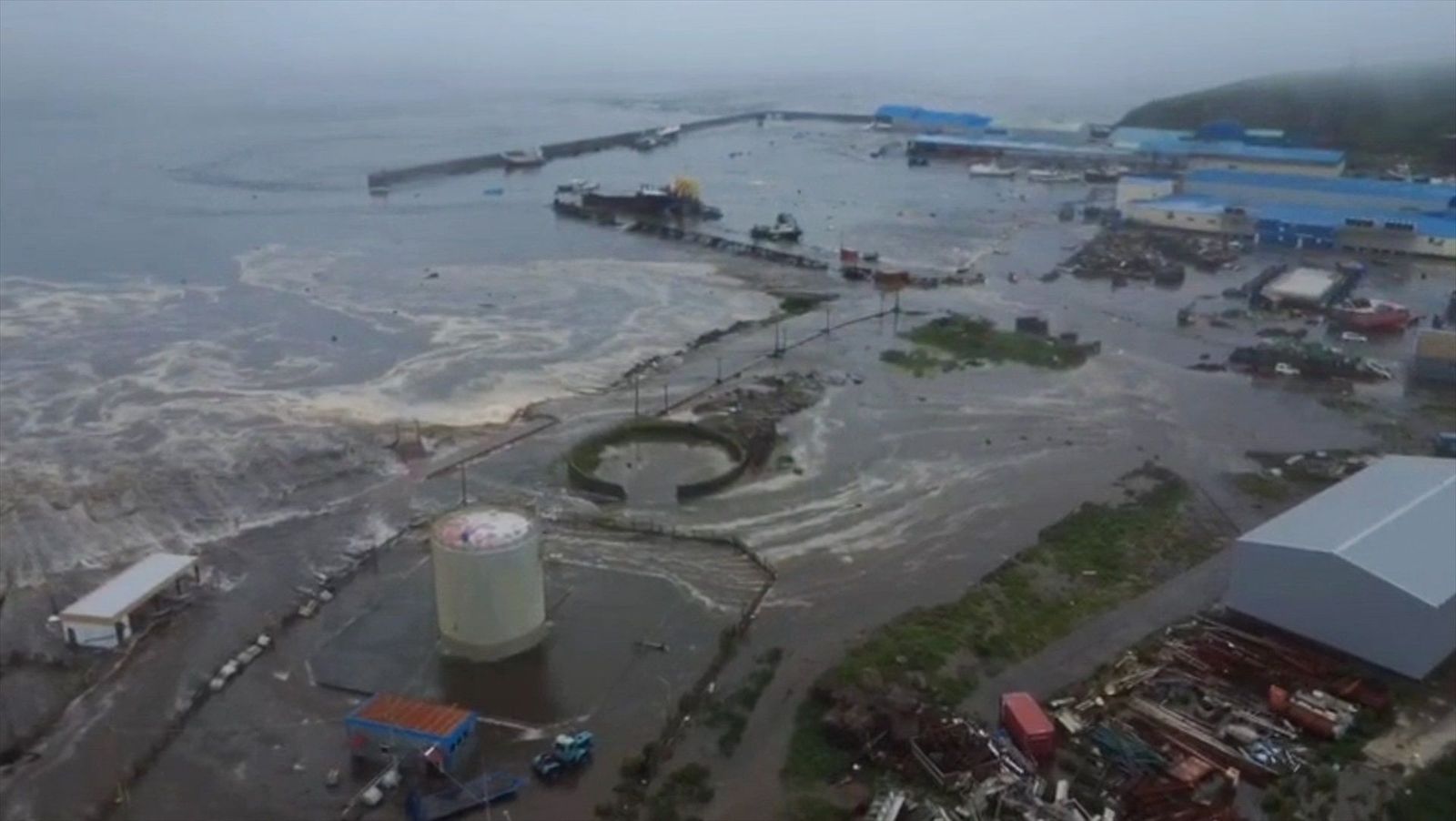 Las imágenes más impactantes del terremoto que ha precedido al tsunami en el Pacífico