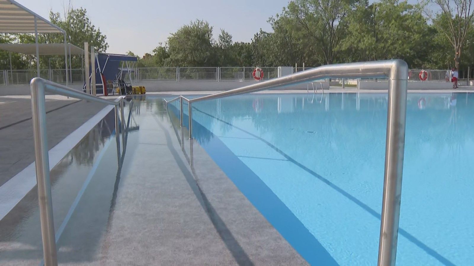 La piscina del CDM Luis Aragonés de Hortaleza reabre tras finalizar las obras de remodelación
