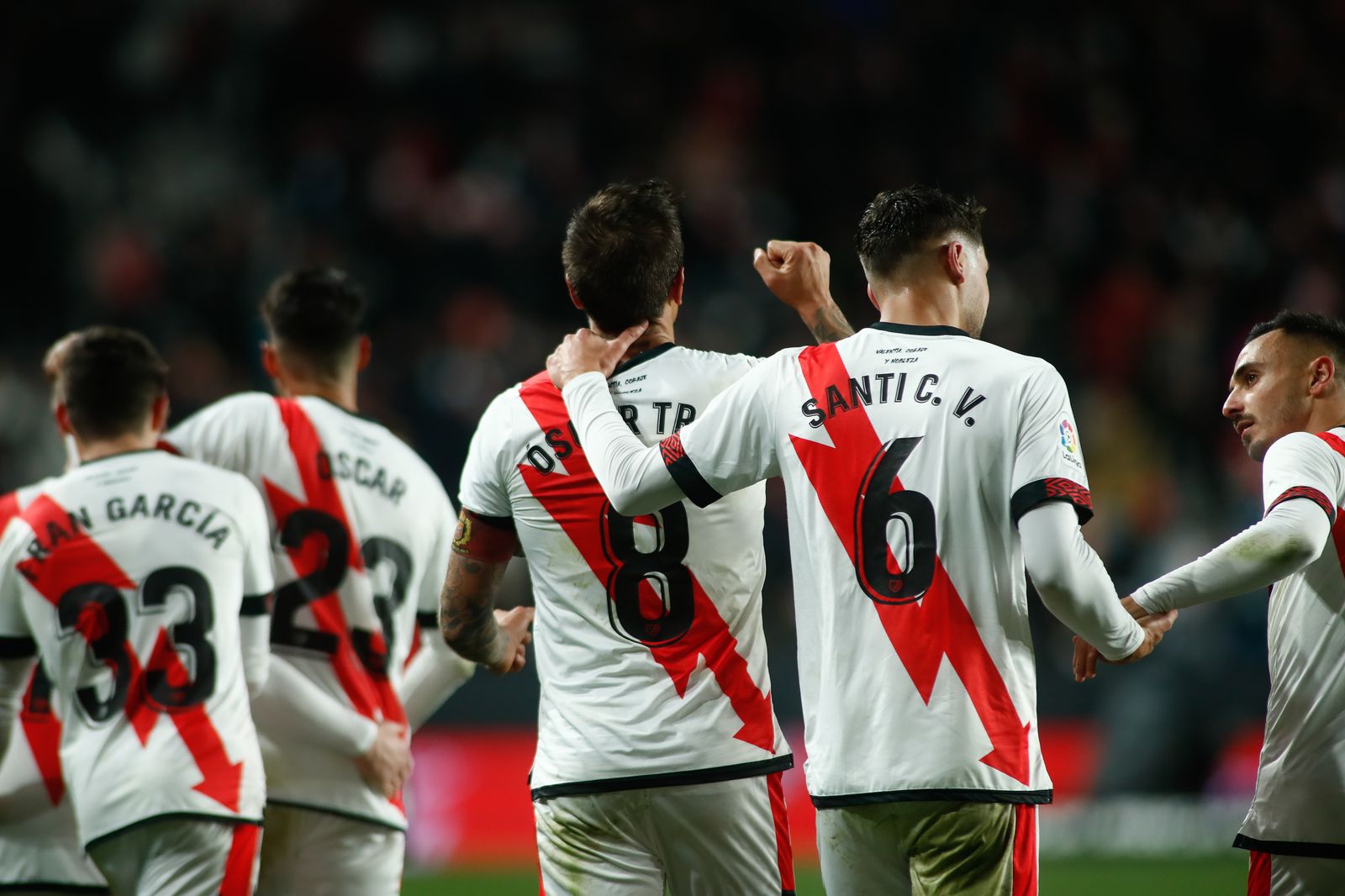 Los jugadores del Rayo Vallecano celebran un gol