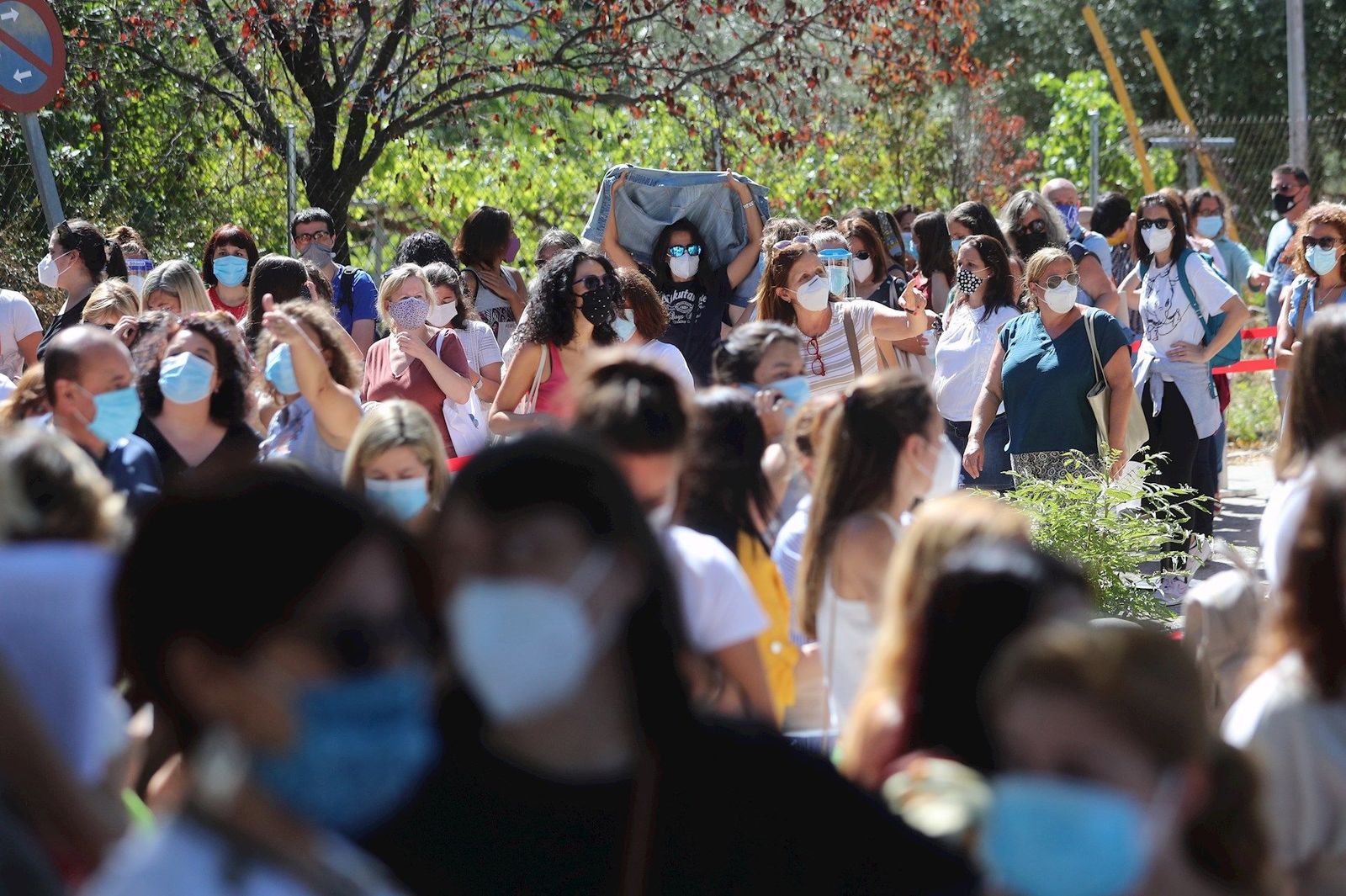 Caos y esperas de hasta cuatro horas en las primeras pruebas serológicas a profesores