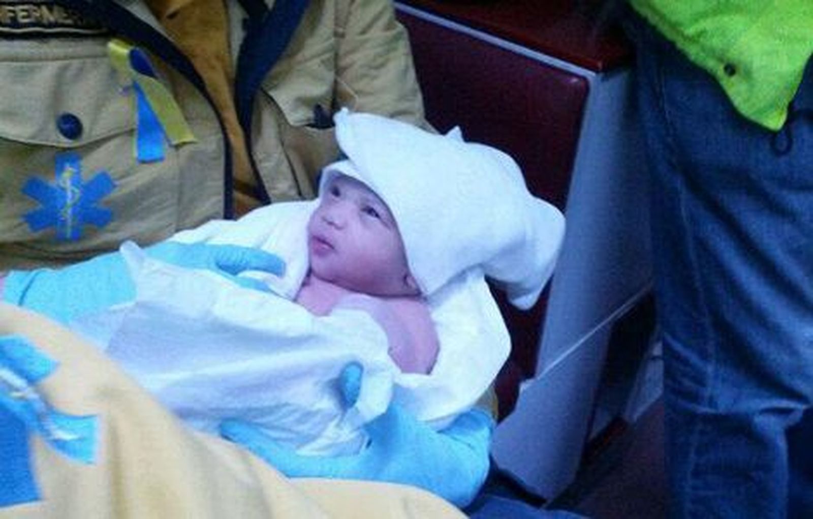 Nace una niña en perfecto estado a los pies de la Cibeles