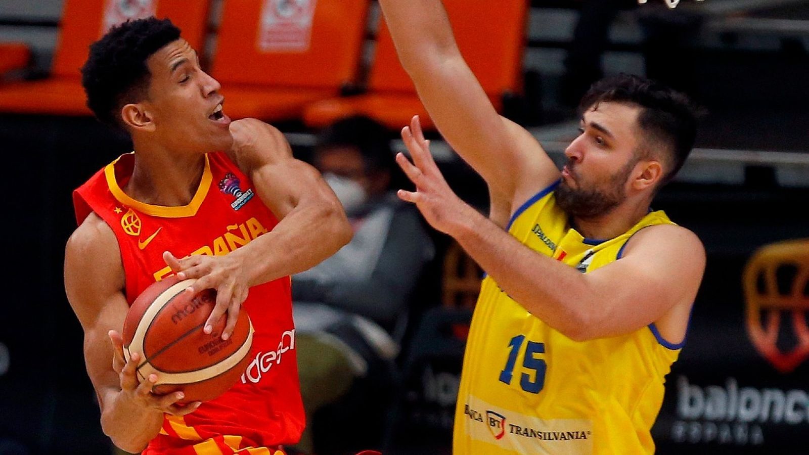 Tyson Pérez ante Rumania