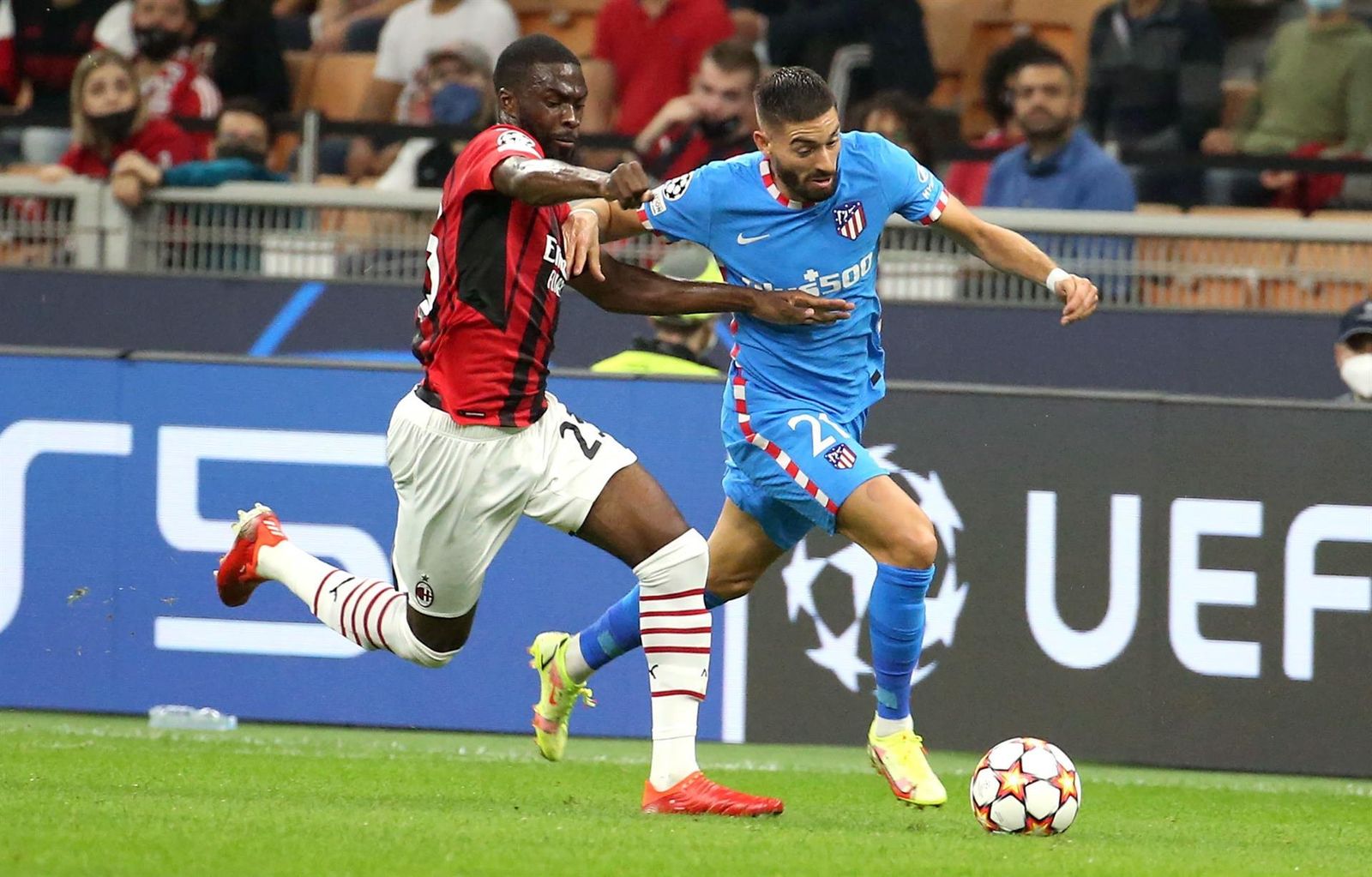Carrasco ante el Milan