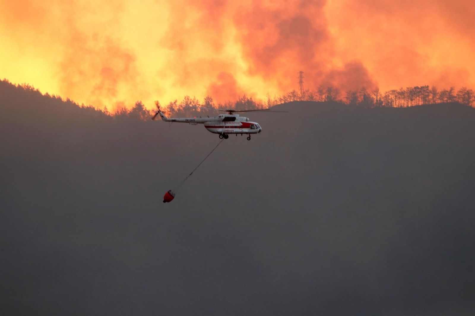 Ocho muertos en los incendios que asuelan la costa de Turquía