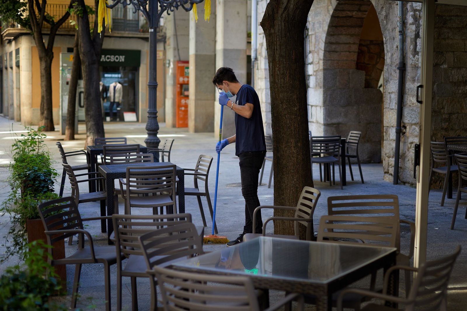 Los hosteleros denuncian pérdidas millonarias por la crisis y piden medidas para reactivar el sector
