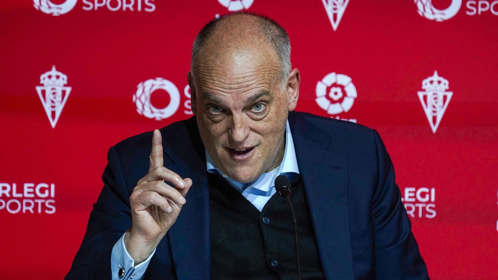 Tebas quiere cambios en el arbitraje: "Están ocurriendo cosas que parecen raras"