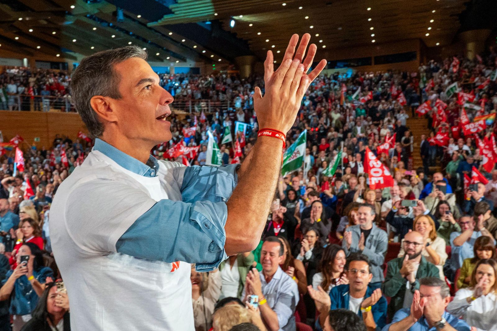 Pedro Sánchez en un mitin en Granada