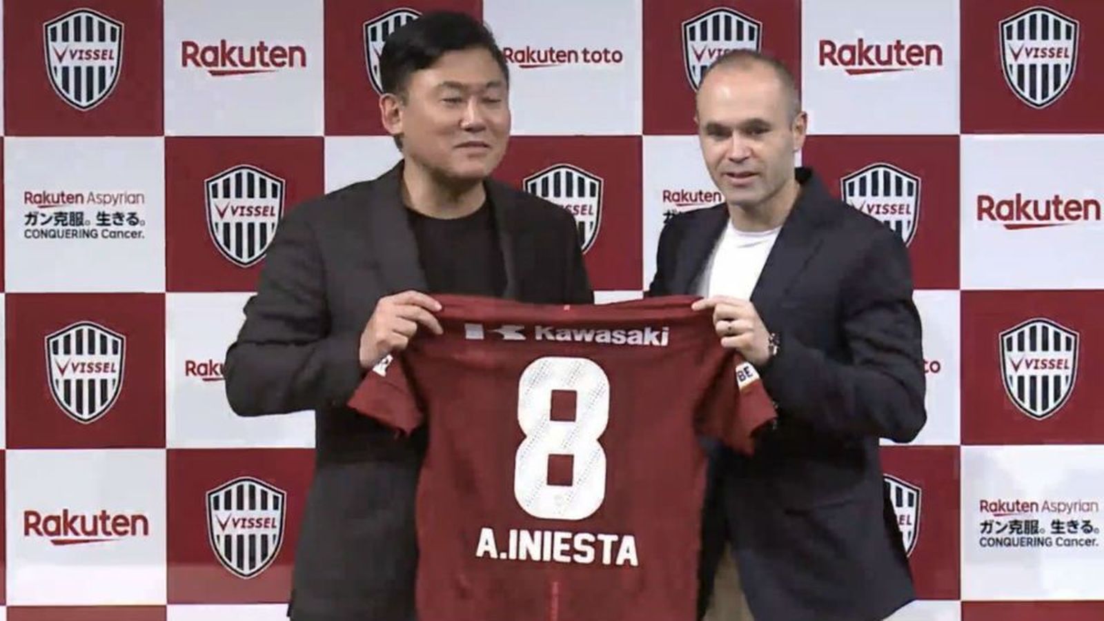 Iniesta, presentado en Japón ante una gran expectación