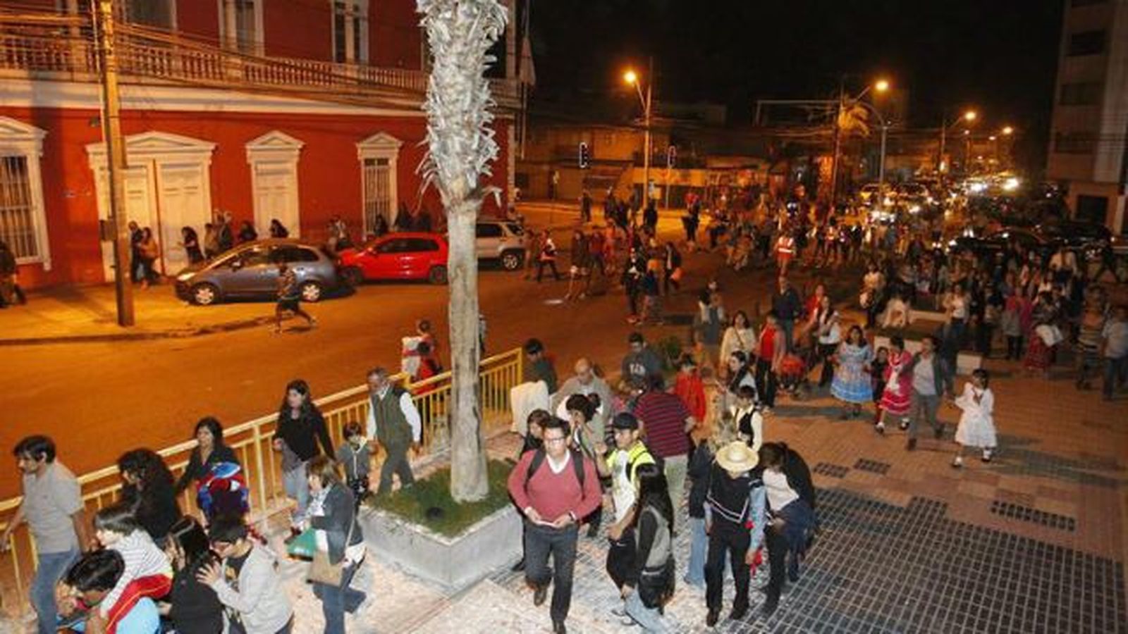 Ocho muertos, un millón de evacuados y millonarias pérdidas por el terremoto de Chile