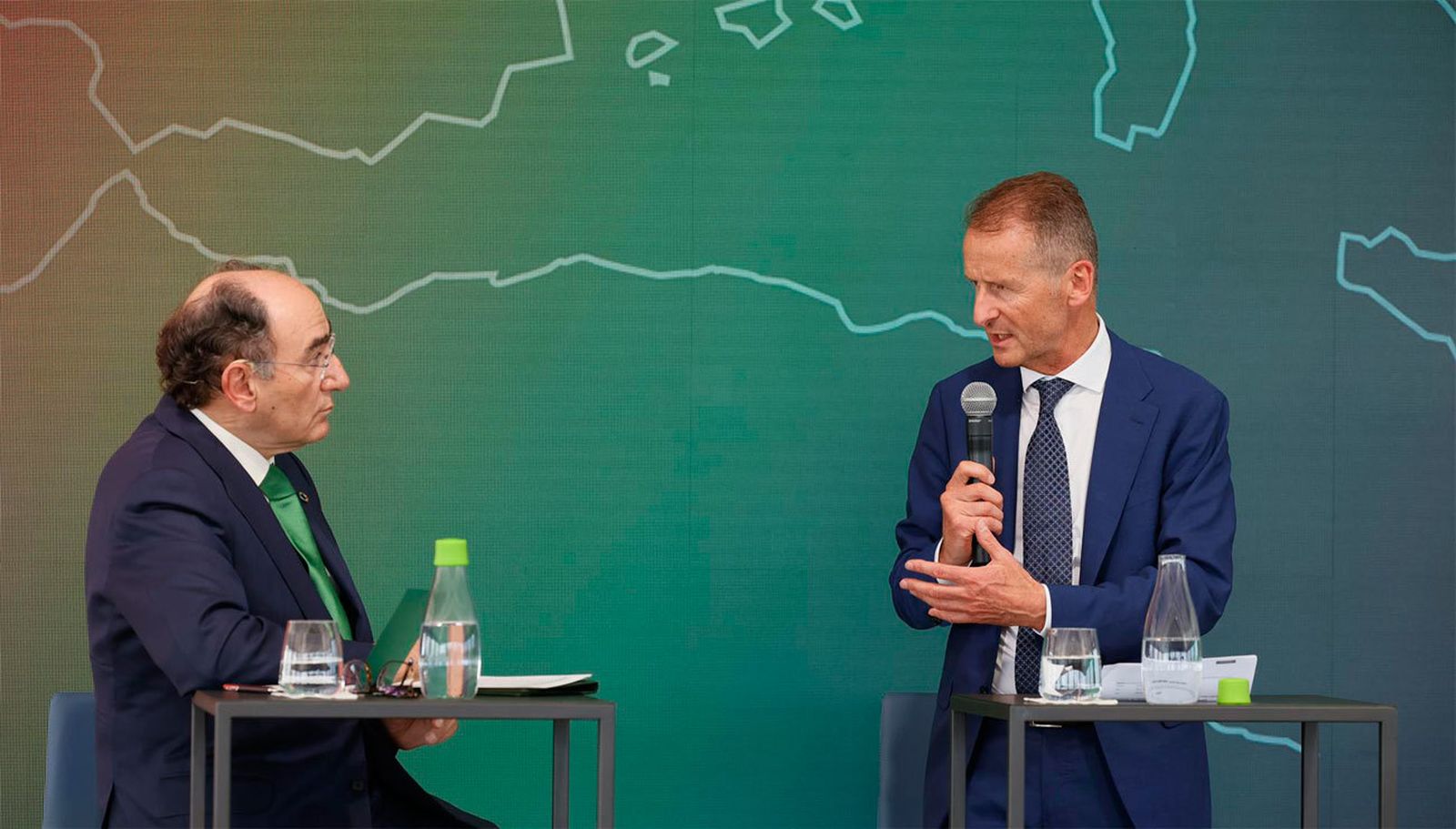 Galán (Iberdrola): "Solamente los tontos que siguen con la tarifa regulada del Gobierno pagan más luz"