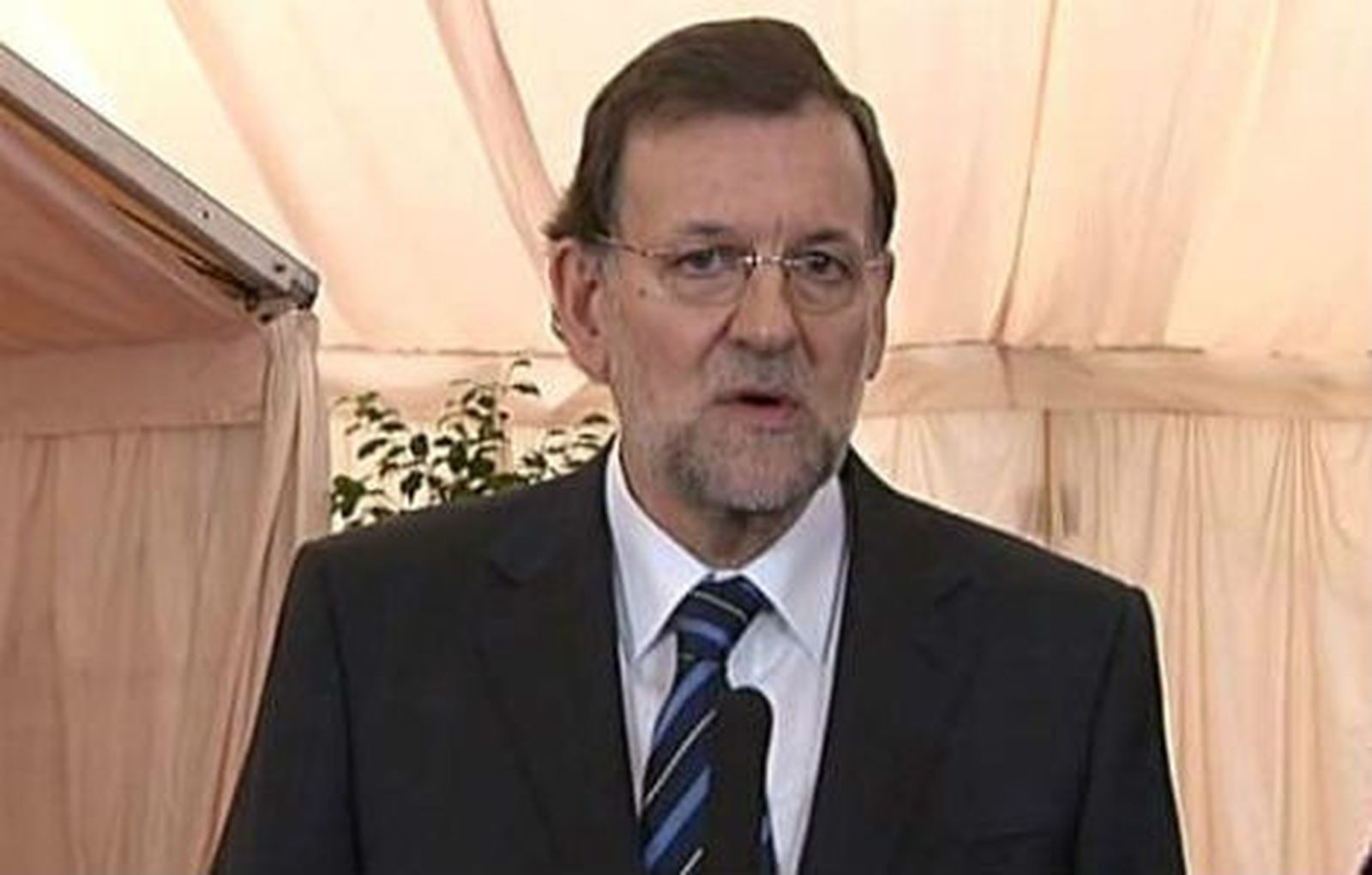 Rajoy defiende la Carta Magna cómo guía para superar la crisis