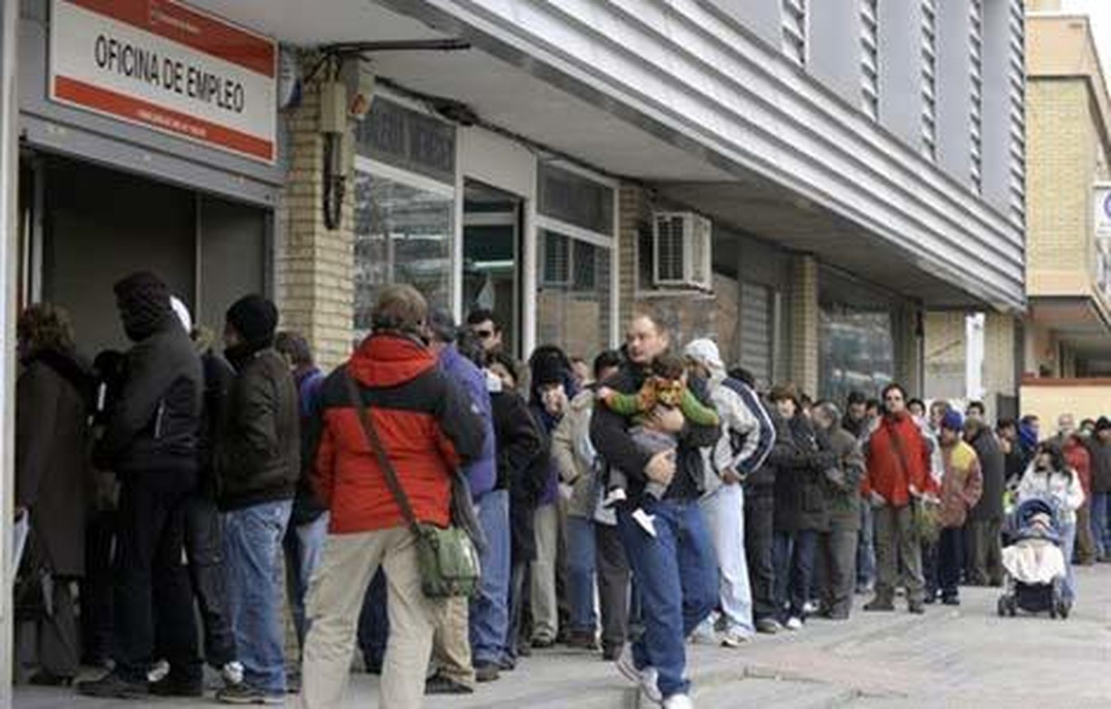 Un 34,6% de los desempleados en España son parados de muy larga duración