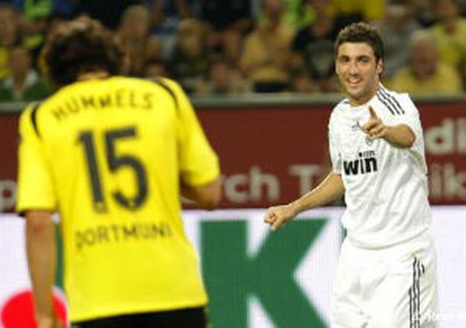 Higuaín ante el Dortmund