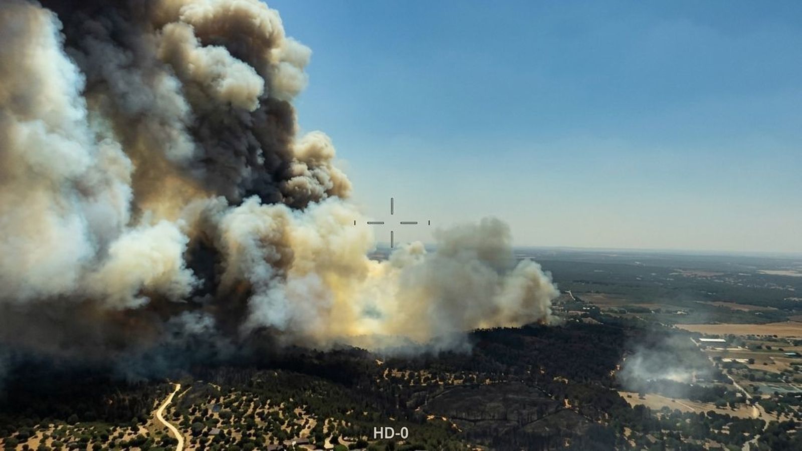 El fuego vuelve a la Sierra Oeste de Madrid: Aldea del Fresno queda confinada y Villamantilla, en alerta