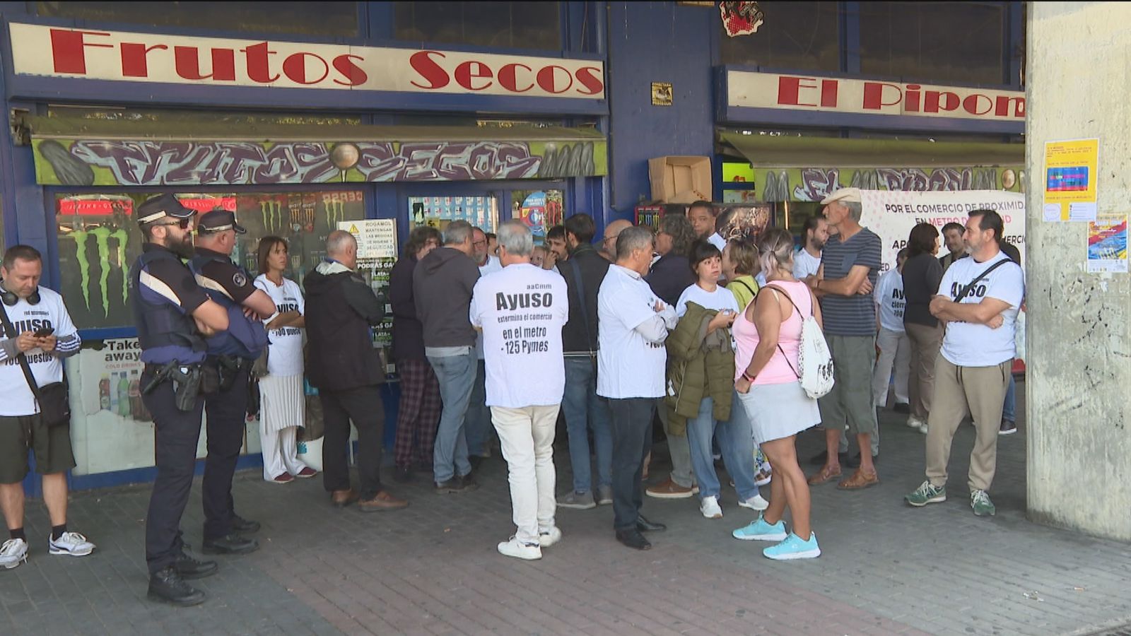 Aplazado  el desahucio de una de las tiendas de ALuche