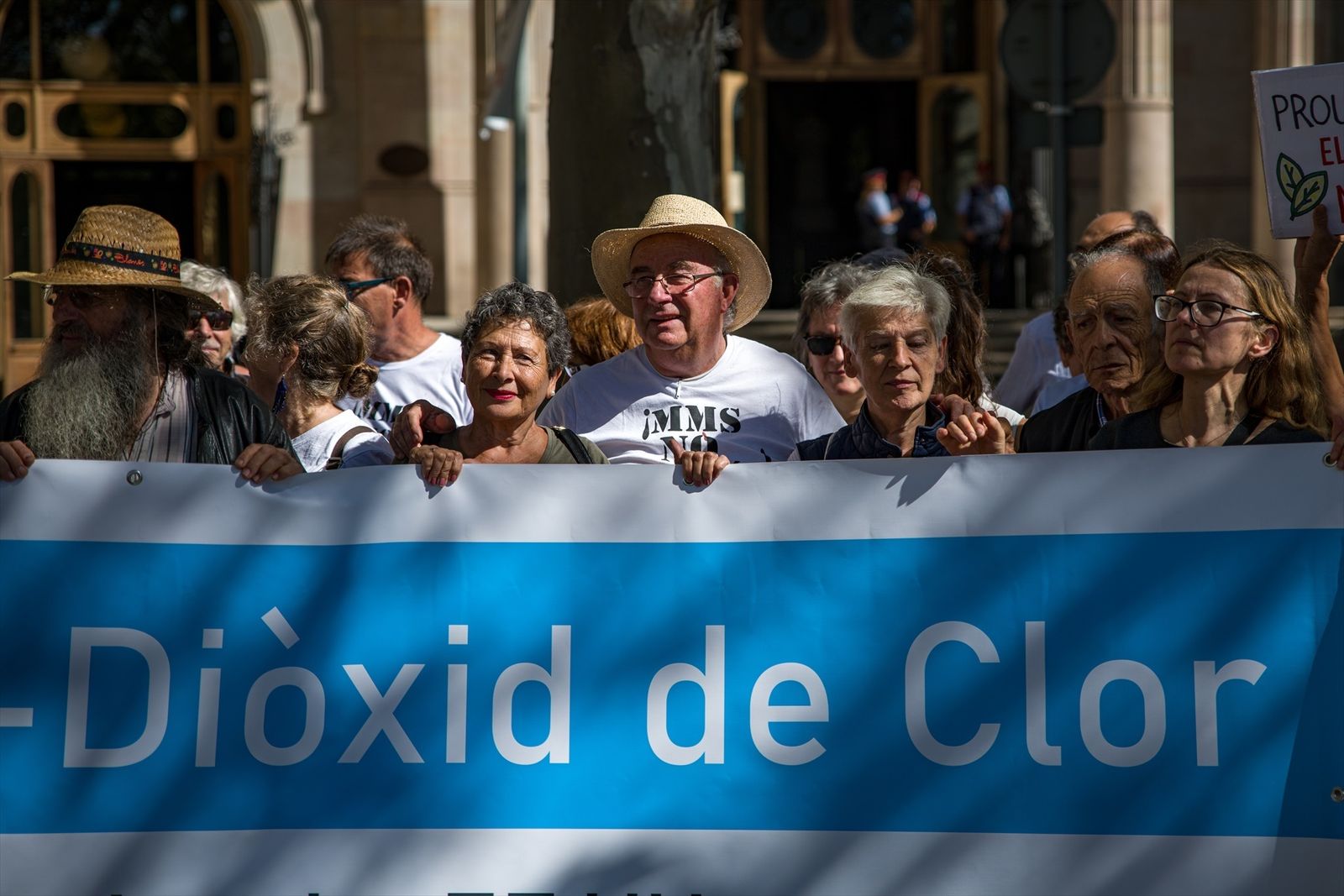 El agricultor Josep Pàmies, en el centro, durante una concentración en Barcelona