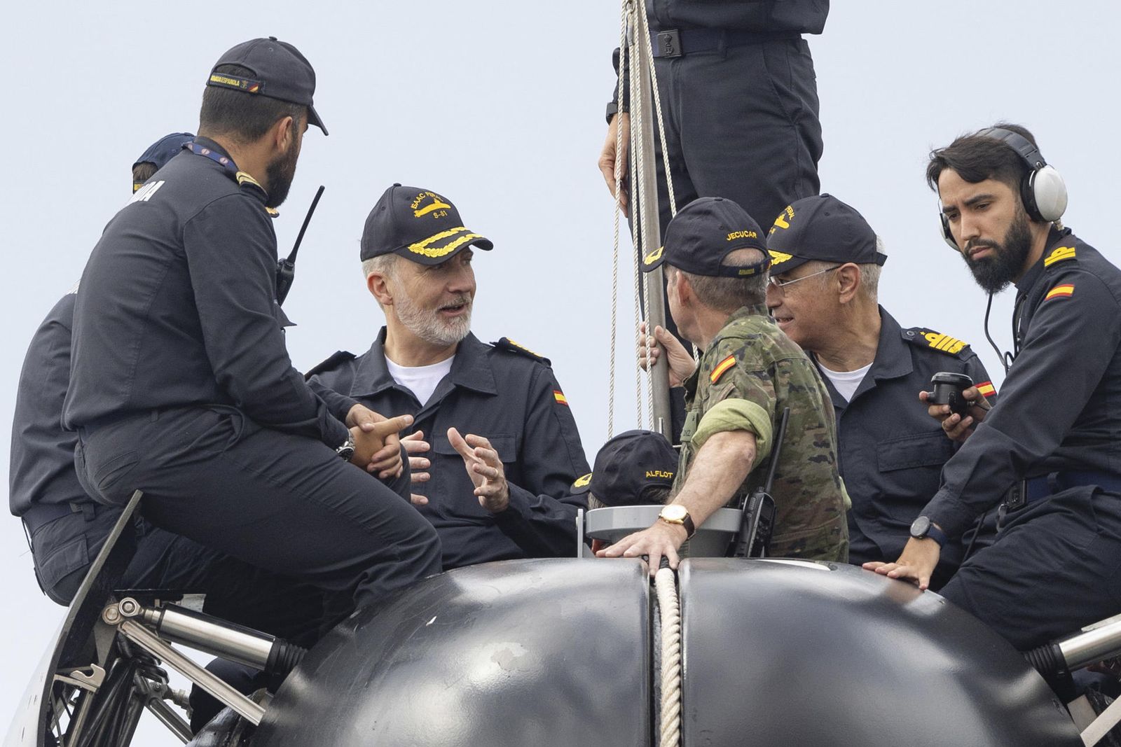 Felipe VI embarca en el submarino Isaac Peral S-81, el más innovador de la Armada