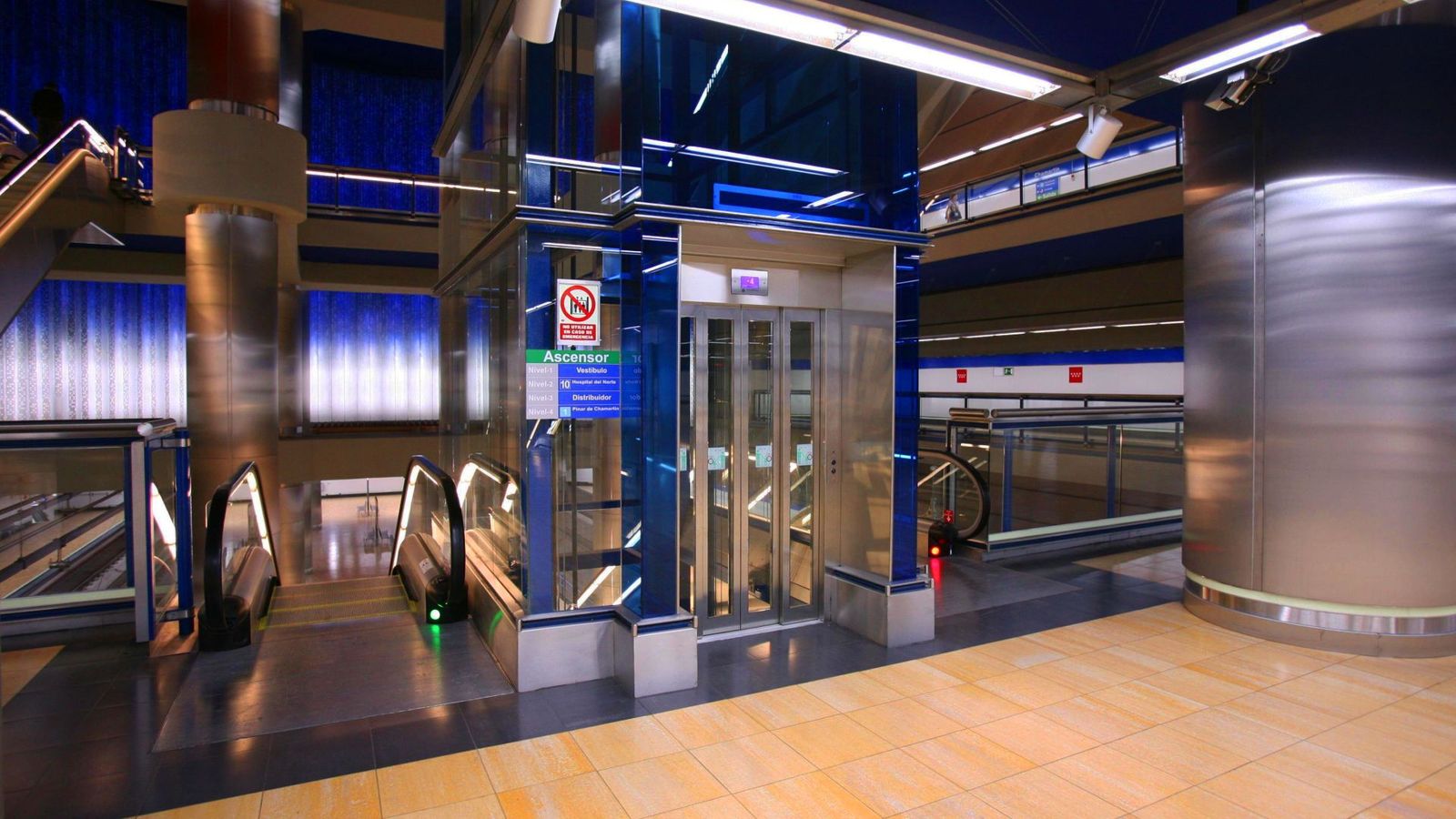 Más de 40 minutos atrapada en un ascensor del metro con 15 personas en Cuatro Caminos