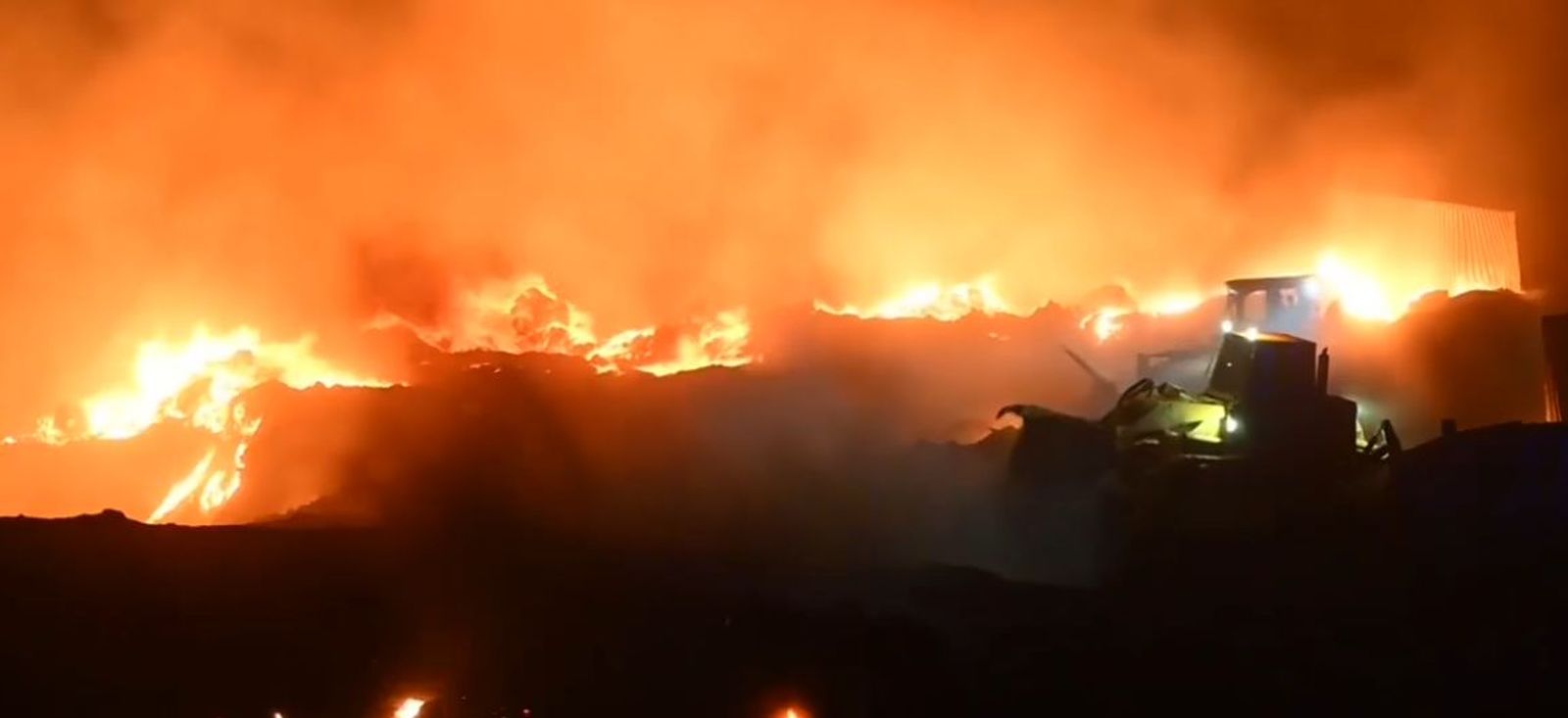 Controlado el incendio del vertedero de Zonzamas, en Lanzarote