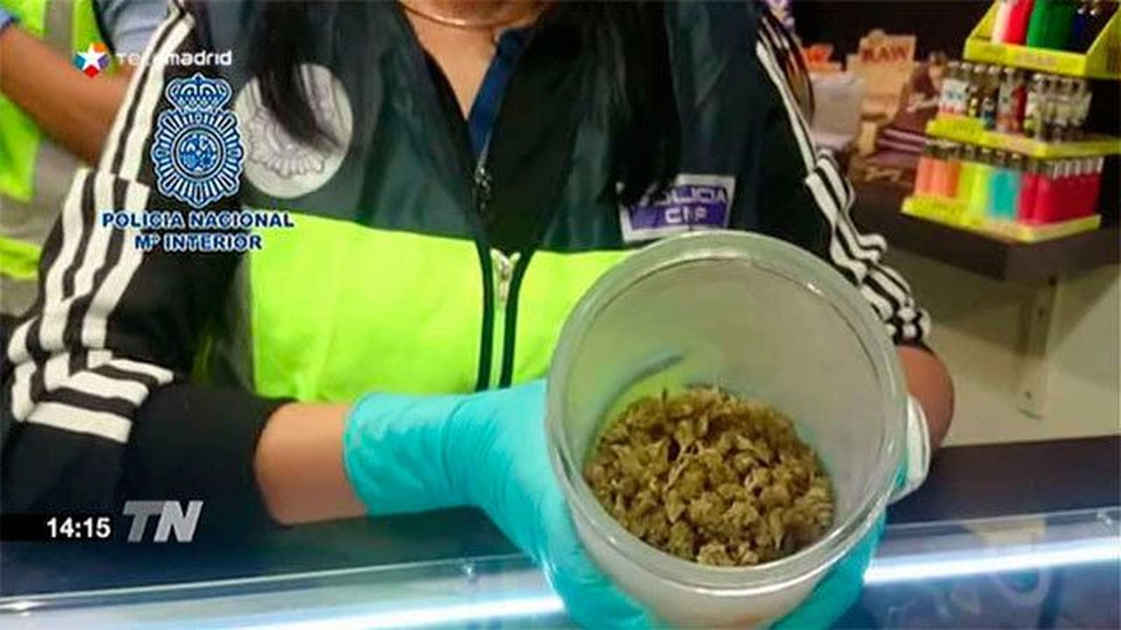 Más de 70 tipos de marihuana y hachís en un club de fumadores en pleno centro