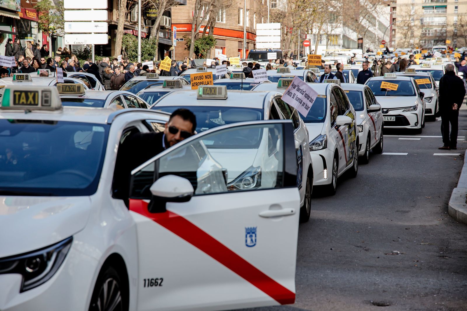 Taxistas de Madrid protestan contra la “precarización del sector” con una marcha pacífica