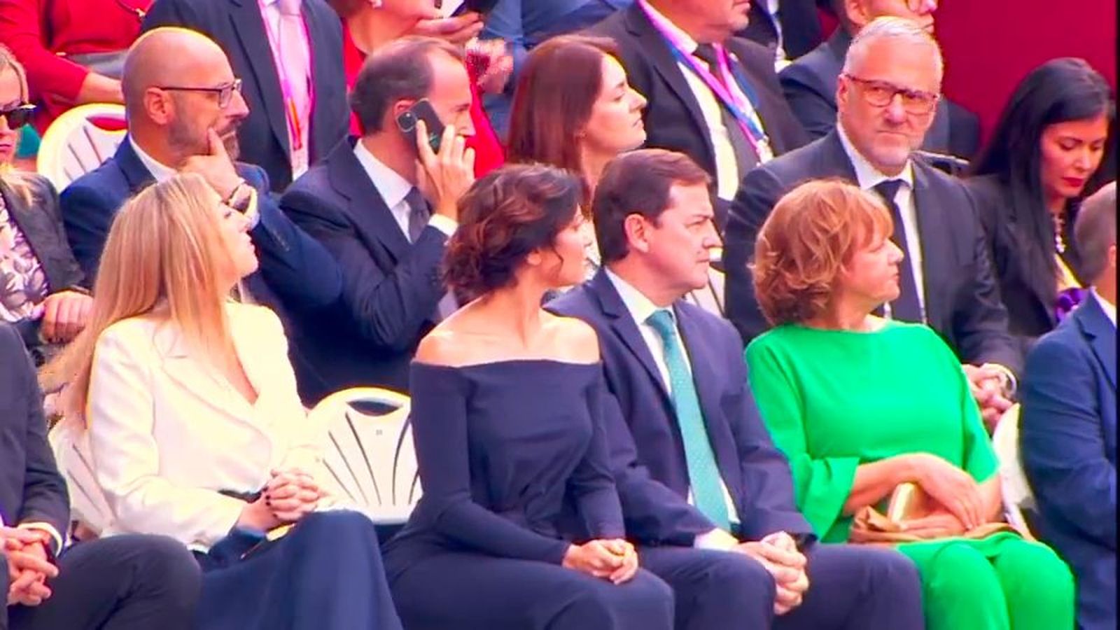 El debate político en el día de la Fiesta Nacional marcado por las ausencias y los gestos