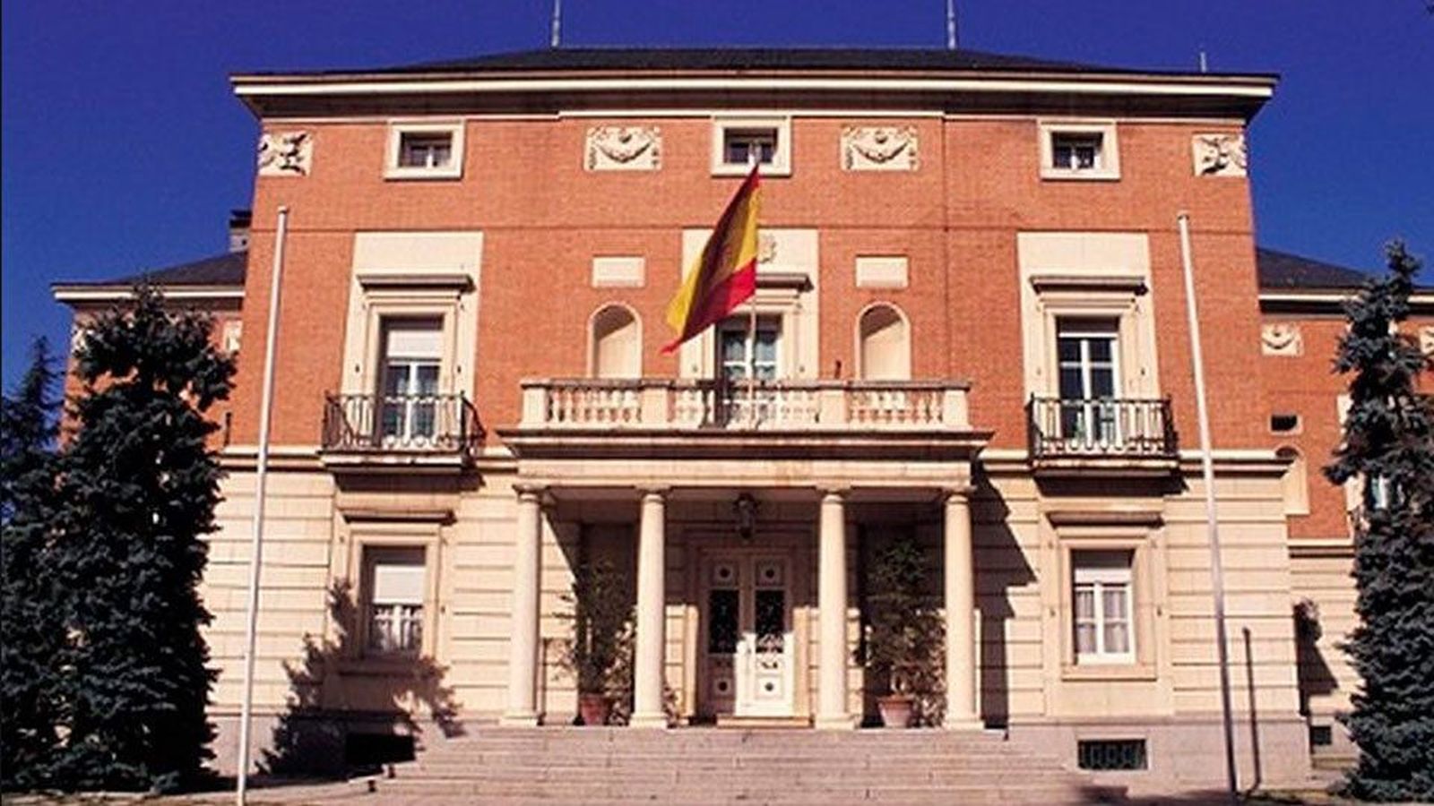 Rajoy se reúne con Sánchez y Rivera en Moncloa por separado