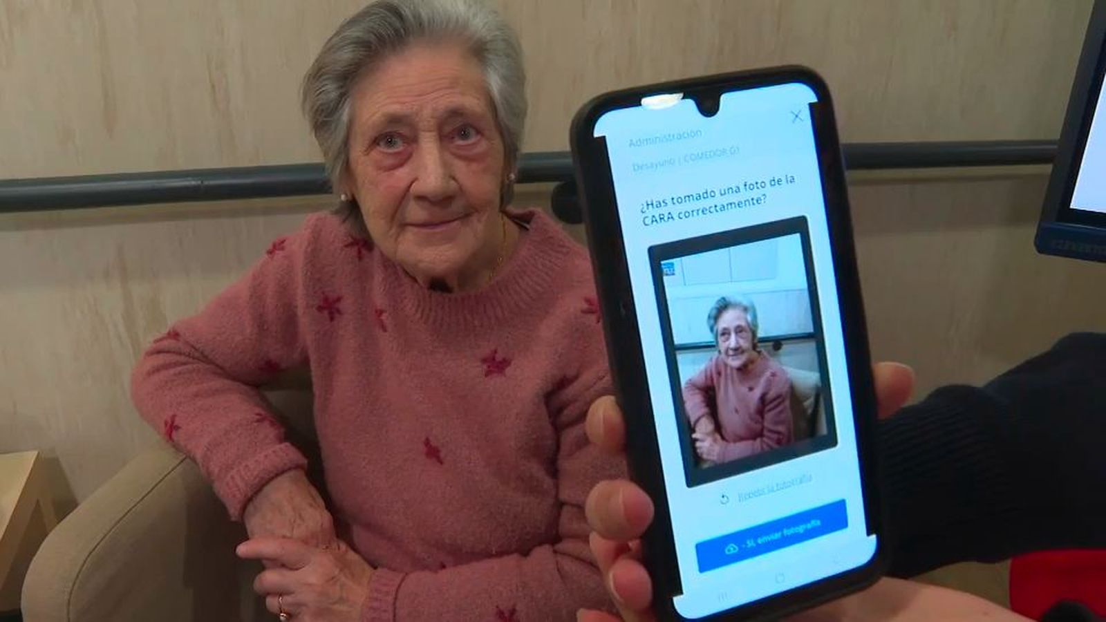 Madrid implanta un sistema con reconocimiento facial que evita errores en la medicación de los mayores