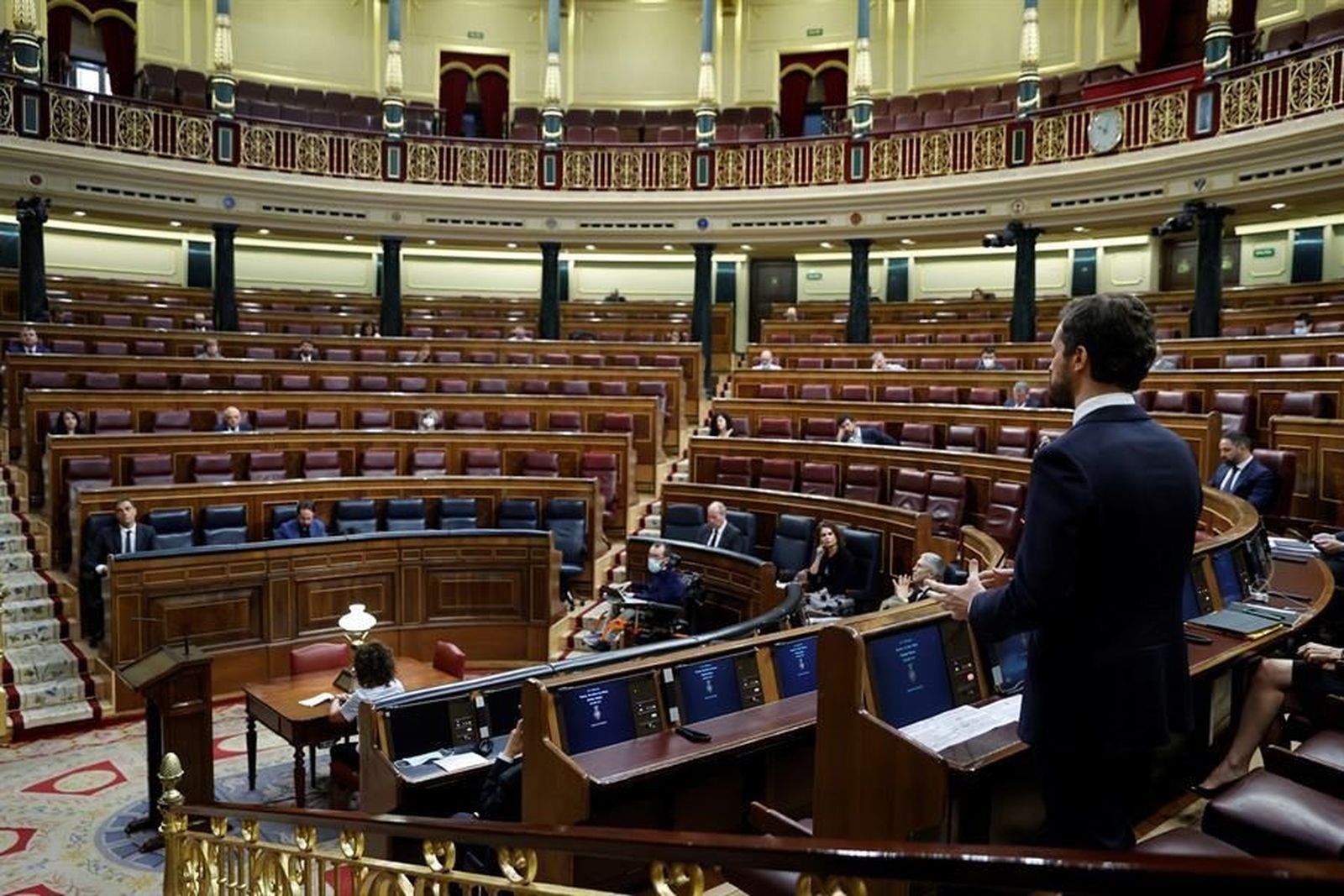 Sánchez pide al PP "arrimar el hombro" ante la UE y Casado le afea que busque una "adhesión incondicional"