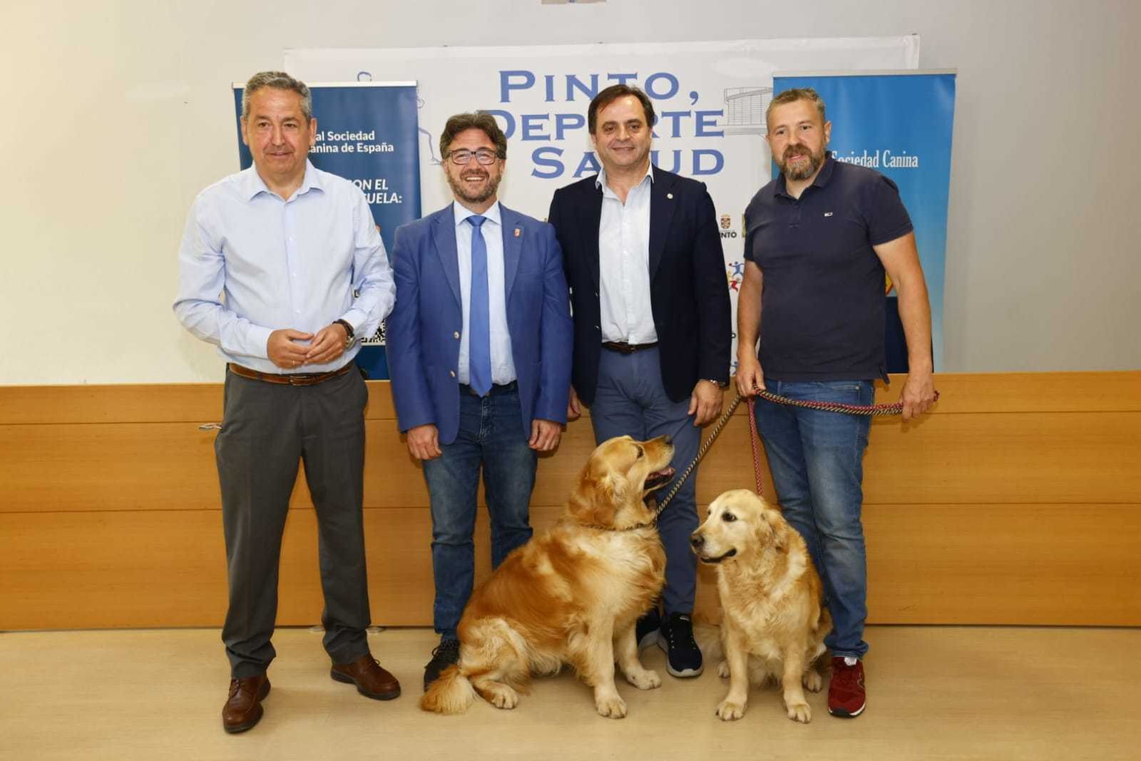 Presentación de la Exposición Internacional Canina que se celebra en Pinto