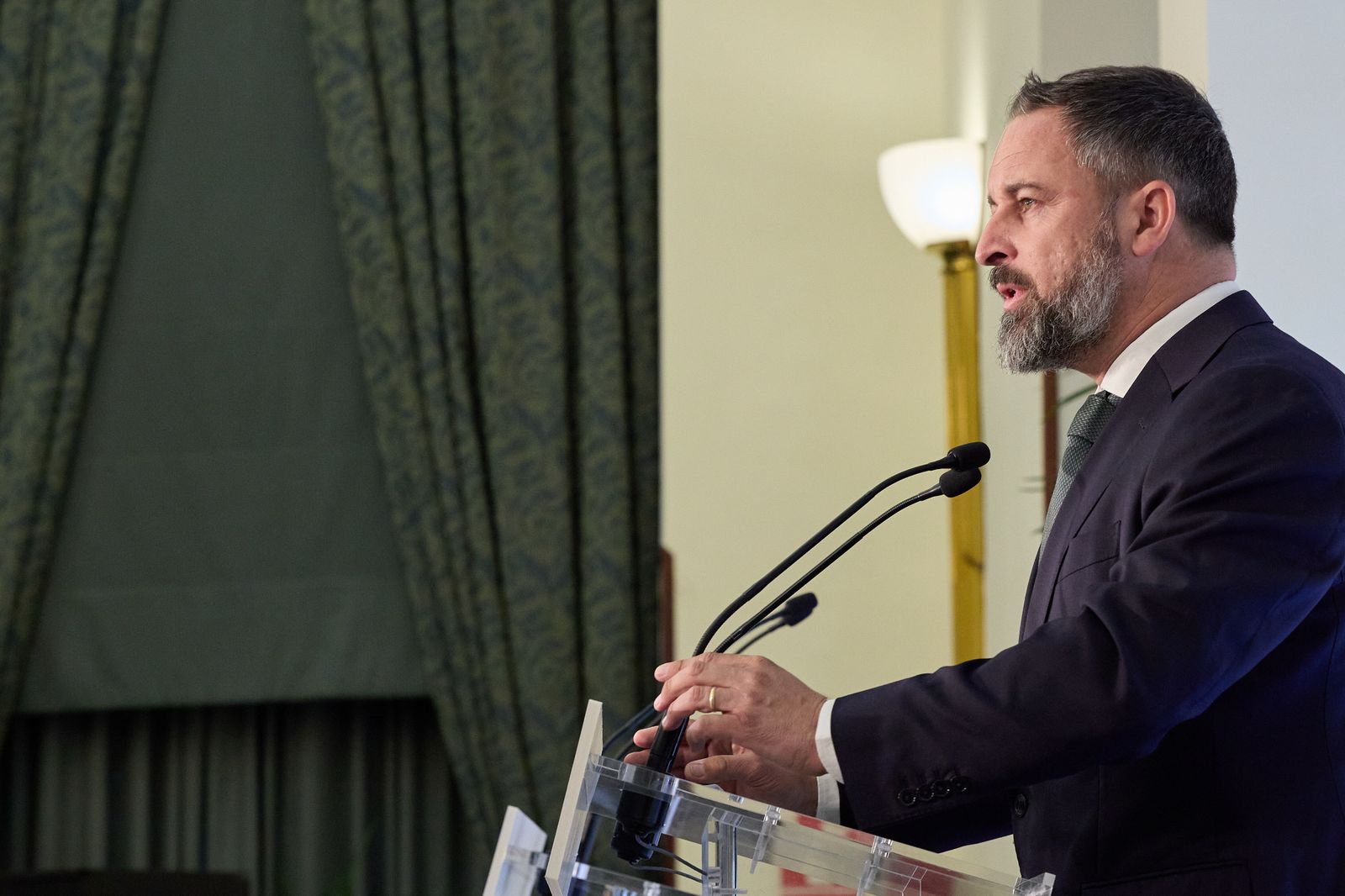 Abascal garantiza que no habrá bloqueo institucional si depende de Vox