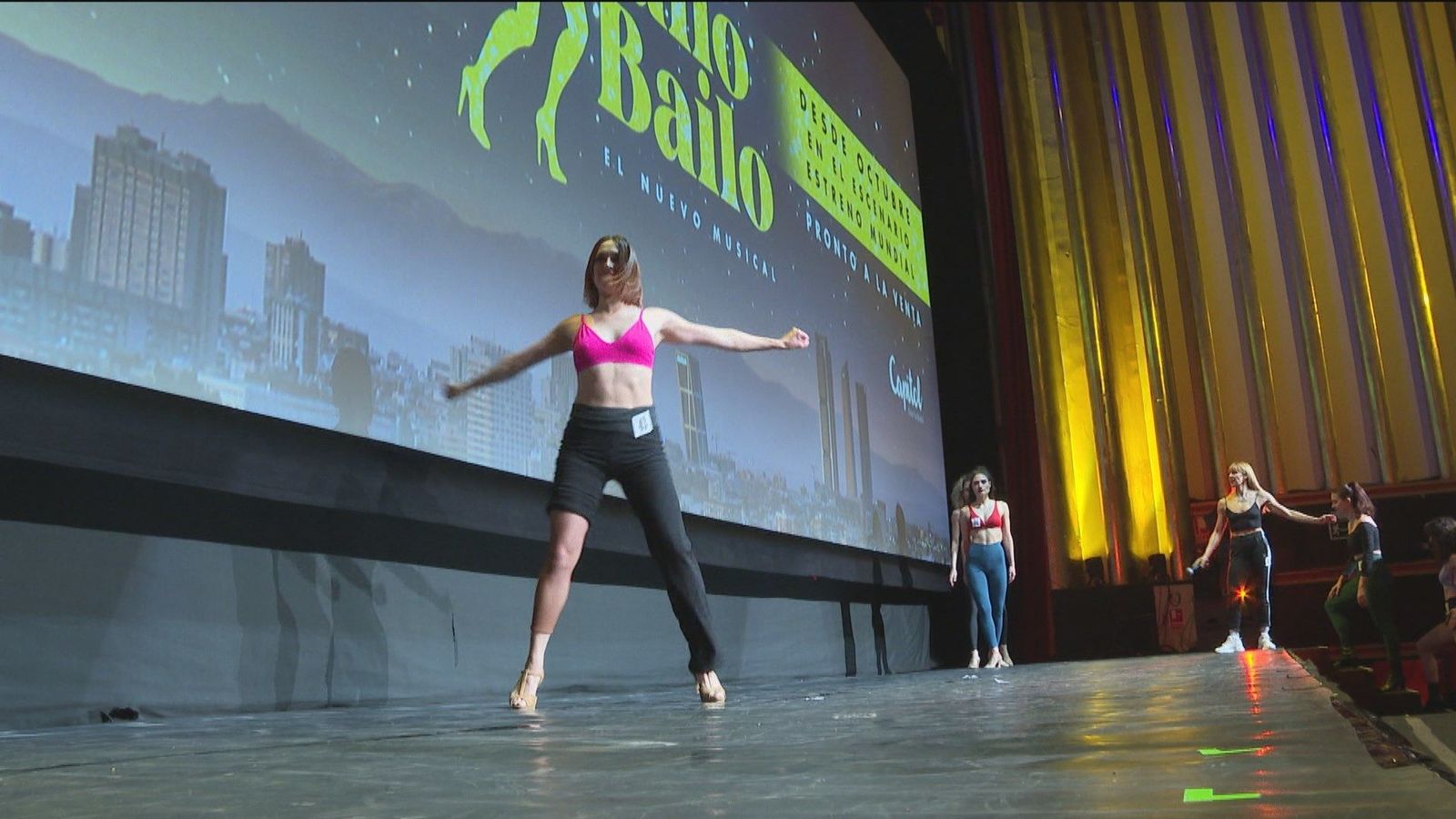 Cientos de bailarines participan en un casting en Madrid para el musical de Rafaella Carrá
