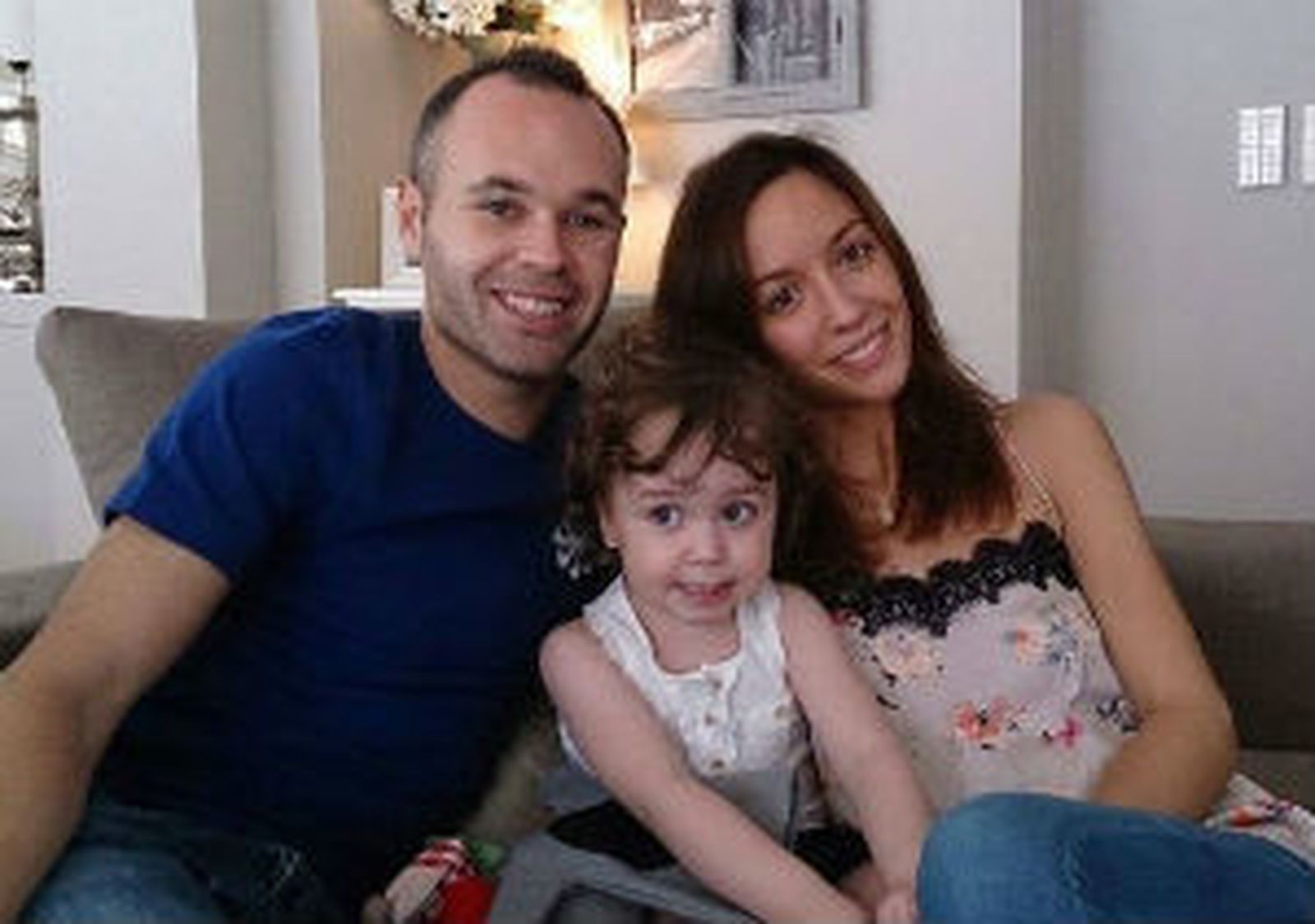 Iniesta, su mujer y su hija