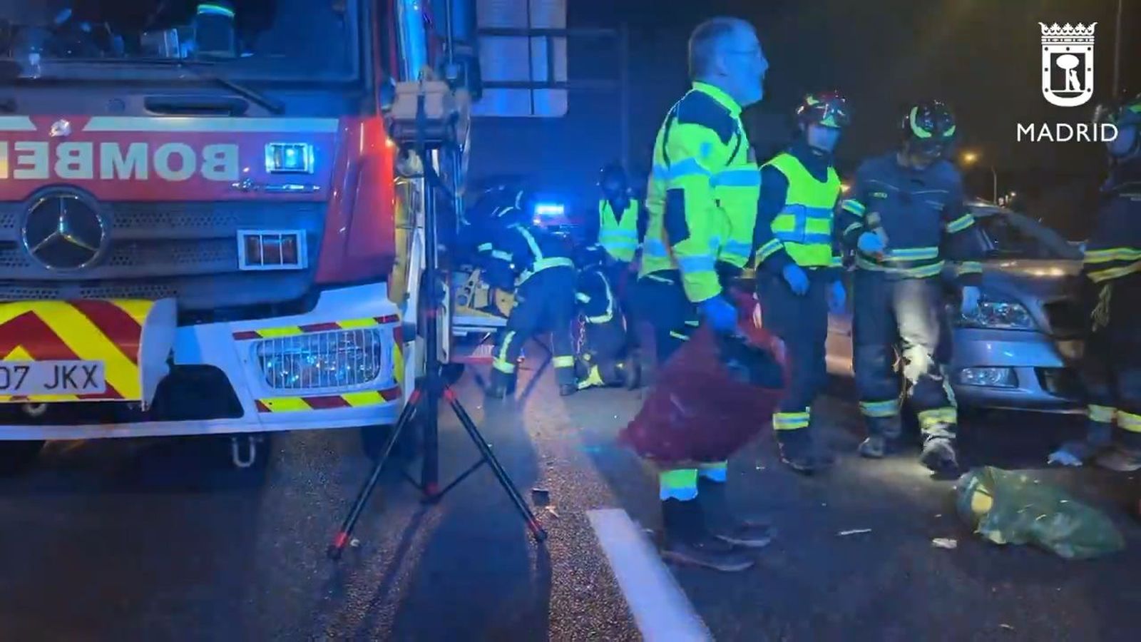 Muy grave un motorista de 30 años tras ser arrollado por un turismo en  la A-2