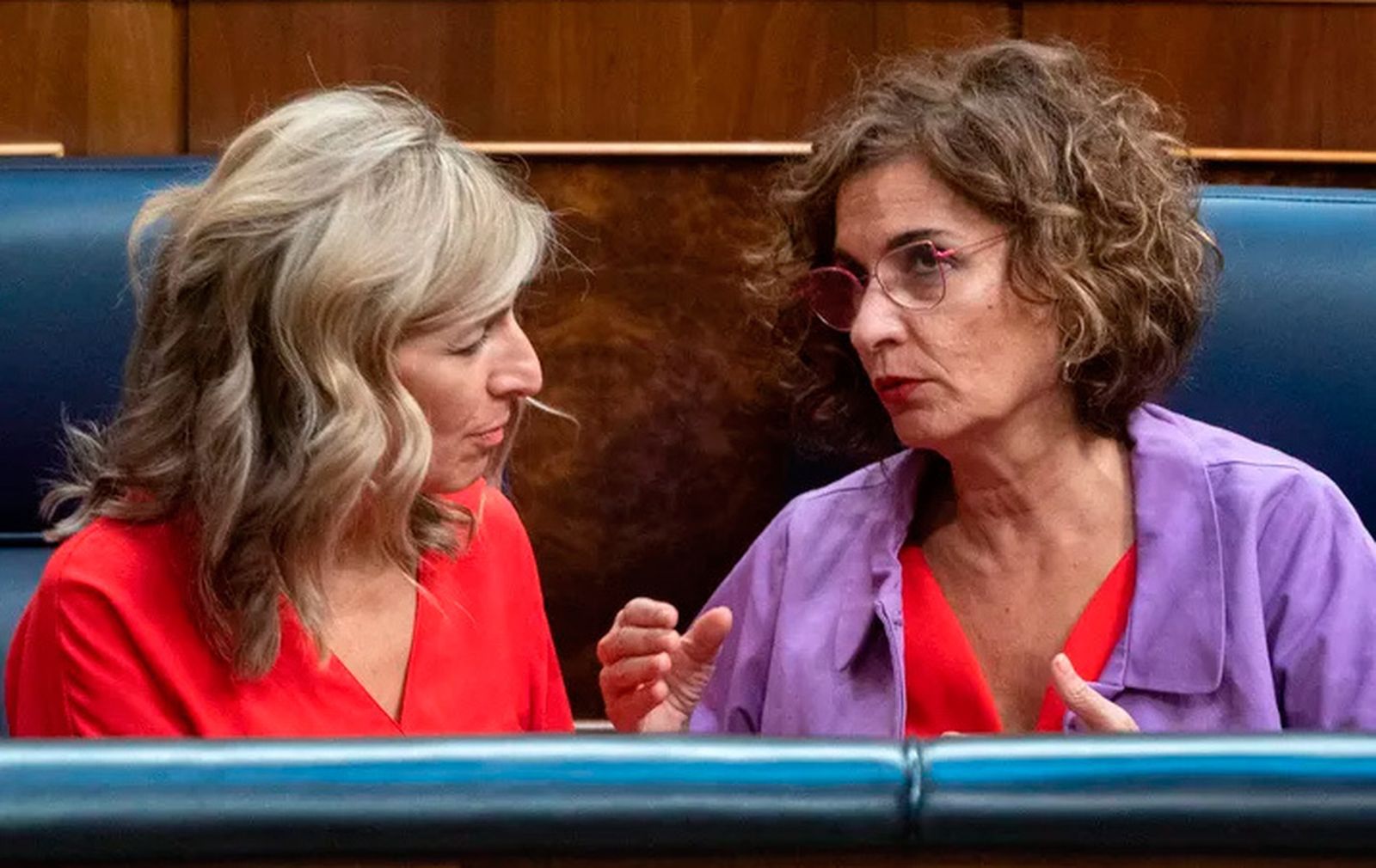 Yolanda Díaz y María Jesús Montero en el Congreso de los Diputados