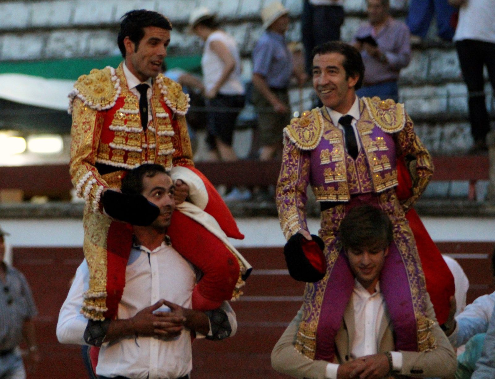 Juan Mora y Emilio de Justo salen a hombros en Cáceres