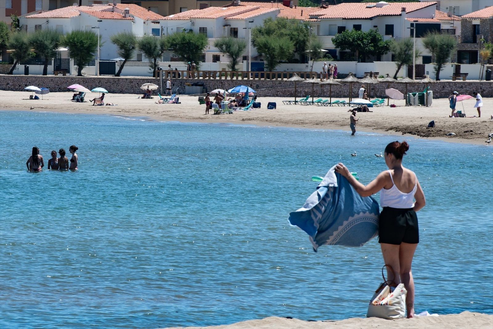 Los españoles gastamos más en alojamiento y menos en comer fuera durante las vacaciones por la inflación