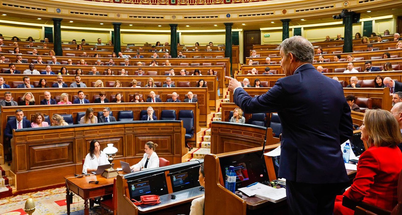 Feijóo acusa a Sánchez de tener "miedo" a Ábalos: "Váyase. Convoque elecciones"