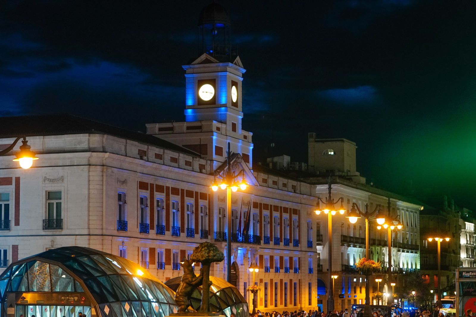La Comunidad de Madrid ilumina su sede de azul claro en honor a la UNESCO
