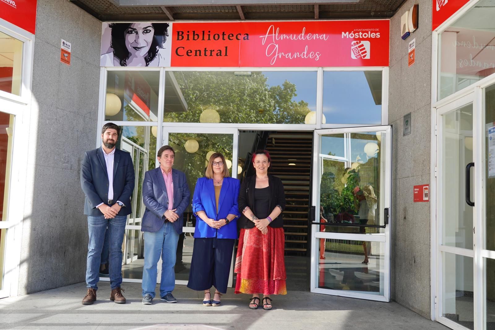 Entrada a la Biblioteca Central de Móstoles 'Almudena Grandes'