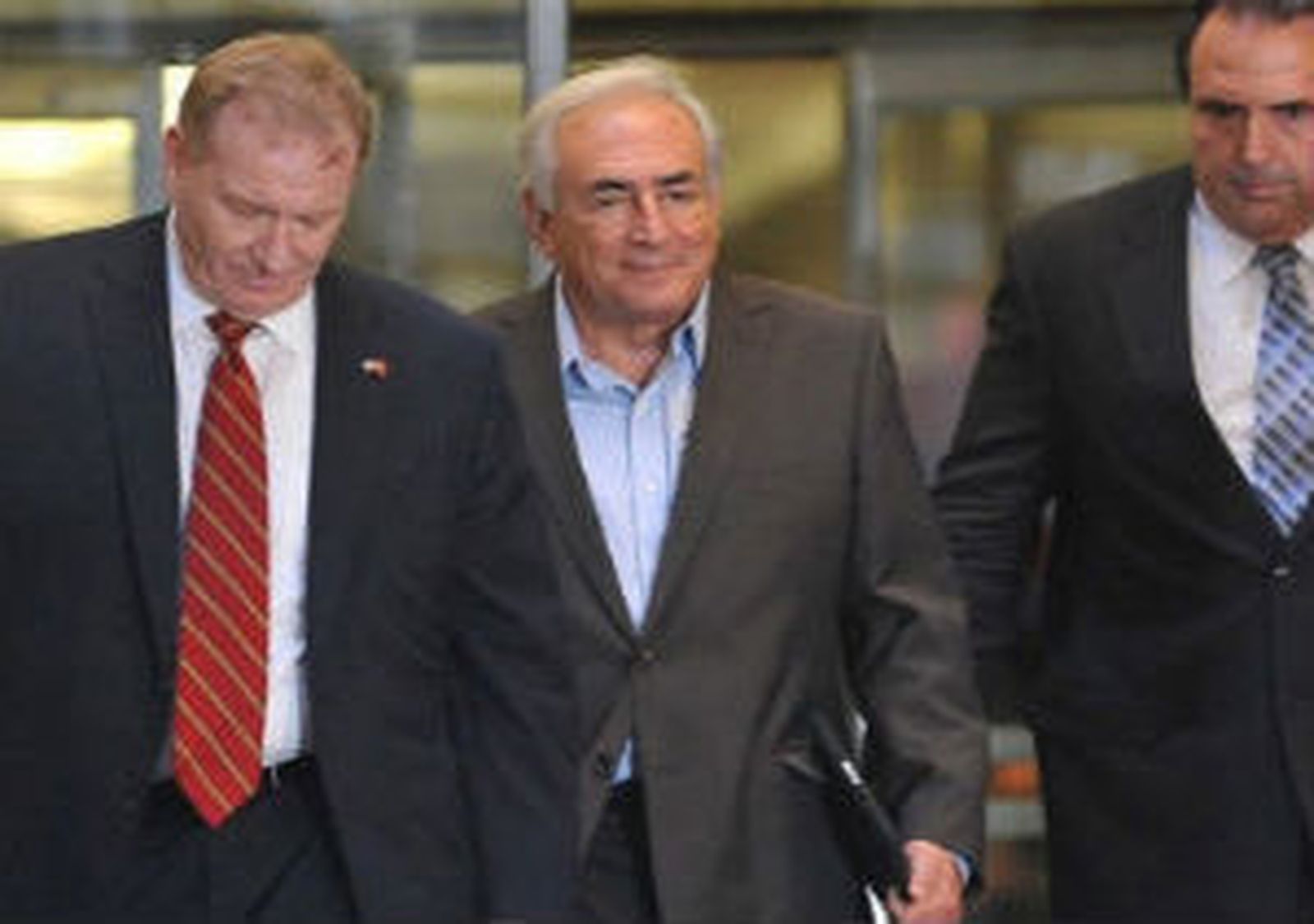 Strauss-Kahn es trasladado a otro apartamento  para continuar con su arresto domiciliario