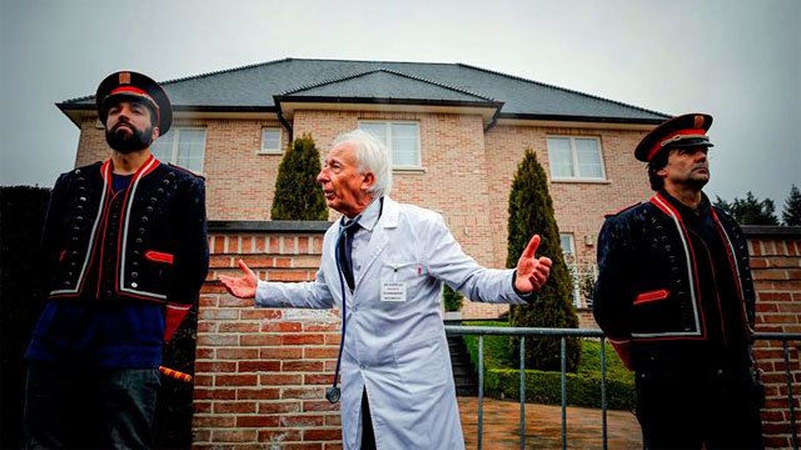 Boadella visita la casa de Puigdemont en Bélgica y le pide una reunión "al más bajo nivel"