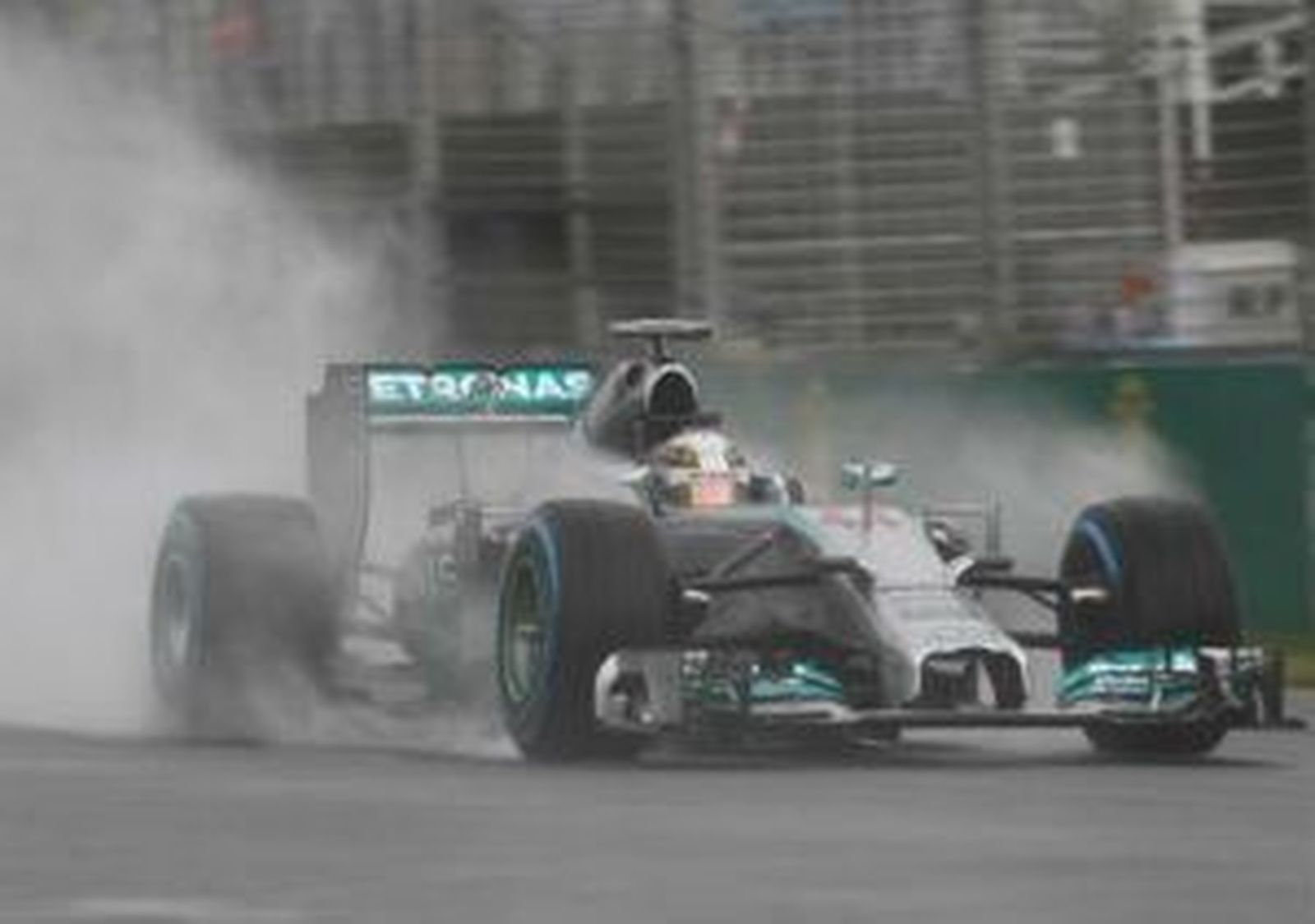 GP Australia: Hamilton, pole; Alonso es quinto