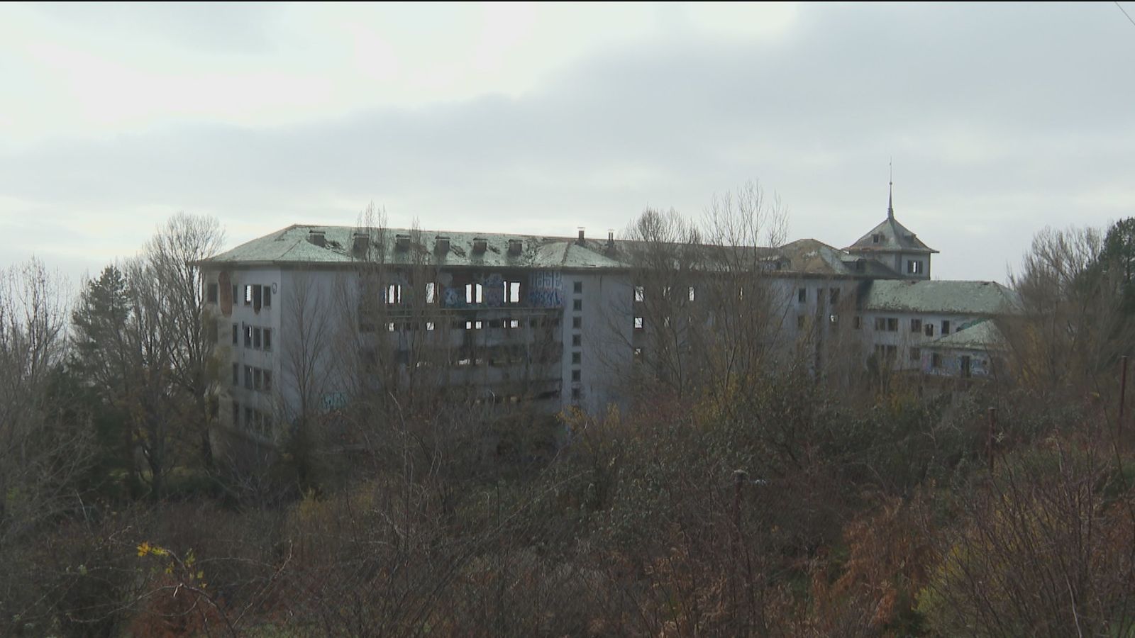 Hospital abandonado en el pinar de La Barranca, en Navacerrada