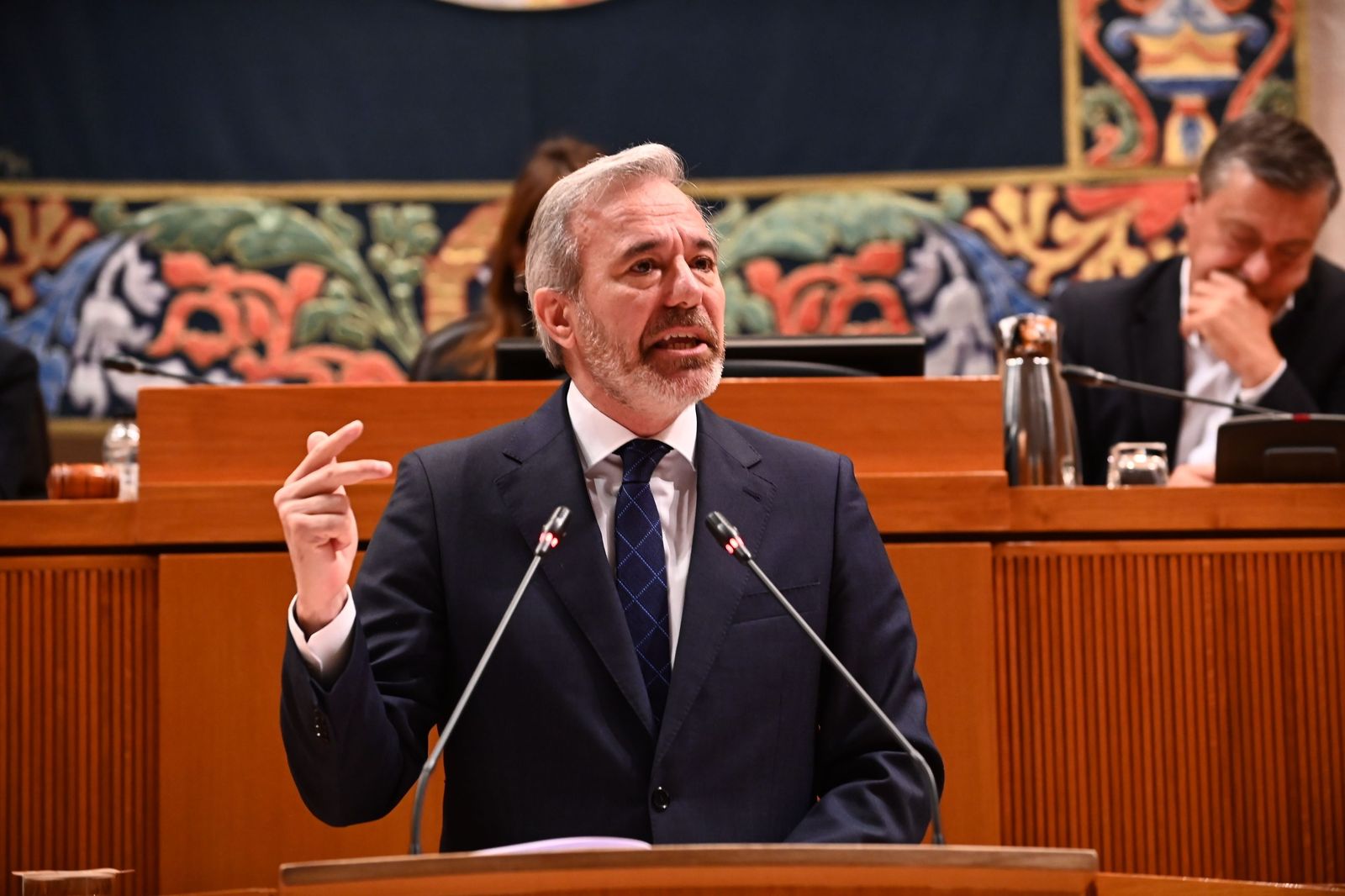 El popular Azcón es reelegido presidente de Aragón con el apoyo de Vox
