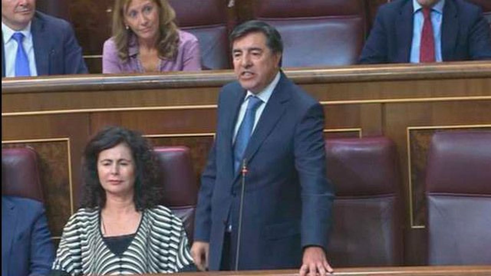 El PP se escuda en el TC ante las críticas de la oposición  por la ausencia de Guindos