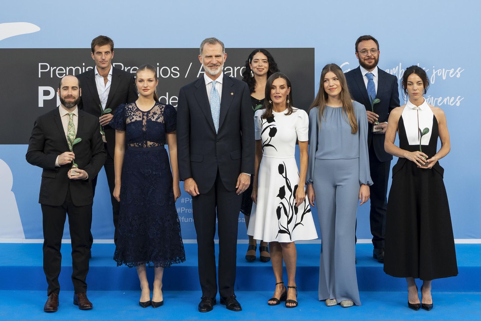 La familia Real acompañados por los galardonados en los Premios Princesa de Girona 2024