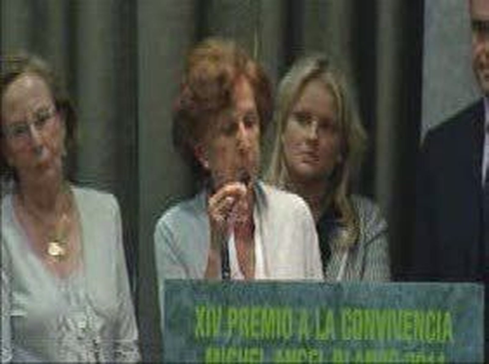 Las fundadoras de la AVT piden recuperar el "espíritu de Ermua" para "parar los pies" a Bildu