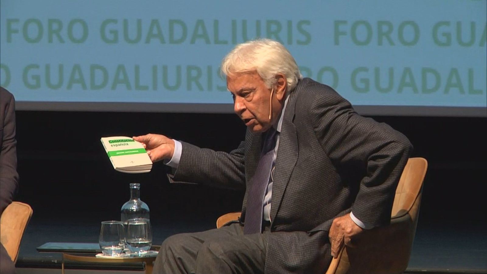 Felipe González acusa al Gobierno de incumplir la Constitución al no haber presentado aún los presupuestos